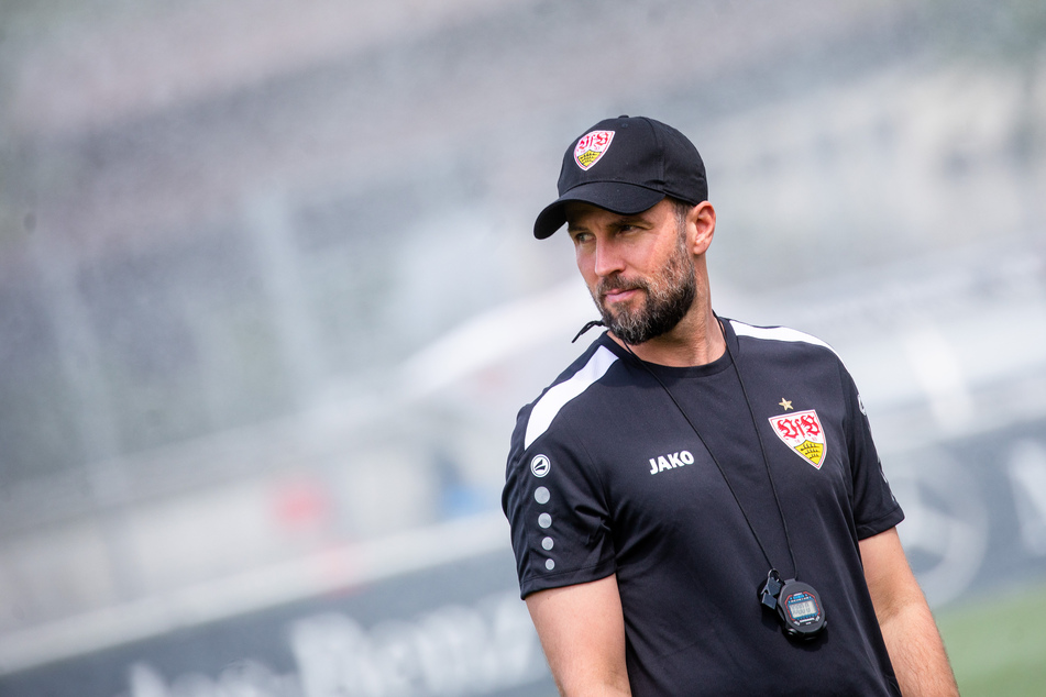 VfB-Trainer Sebastian Hoeneß (41) startet mit großen Erwartungen in die neue Saison.