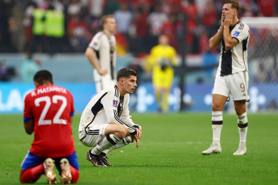 Kai Havertz (c.), who scored twice against Costa Rica, drops to his haunches as Germany are officially eliminated.