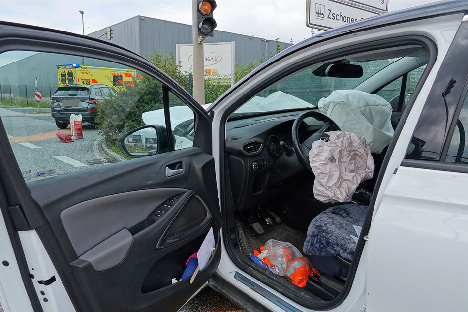 Die Opel-Fahrerin krachte in das Heck eines bremsenden Skodas.