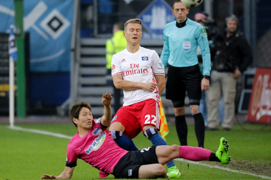 Matthias Ostrzolek (Mitte) spielte drei Jahre für den HSV. (Archivbild)
