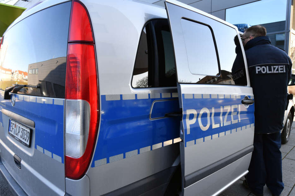 Polizisten haben sich in Erfurt in mehreren Gaststätten umgesehen. (Symbolbild)