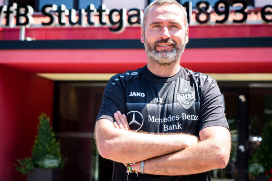 Der VfB Stuttgart präsentiert seinen neuen Cheftrainer Tim Walter.