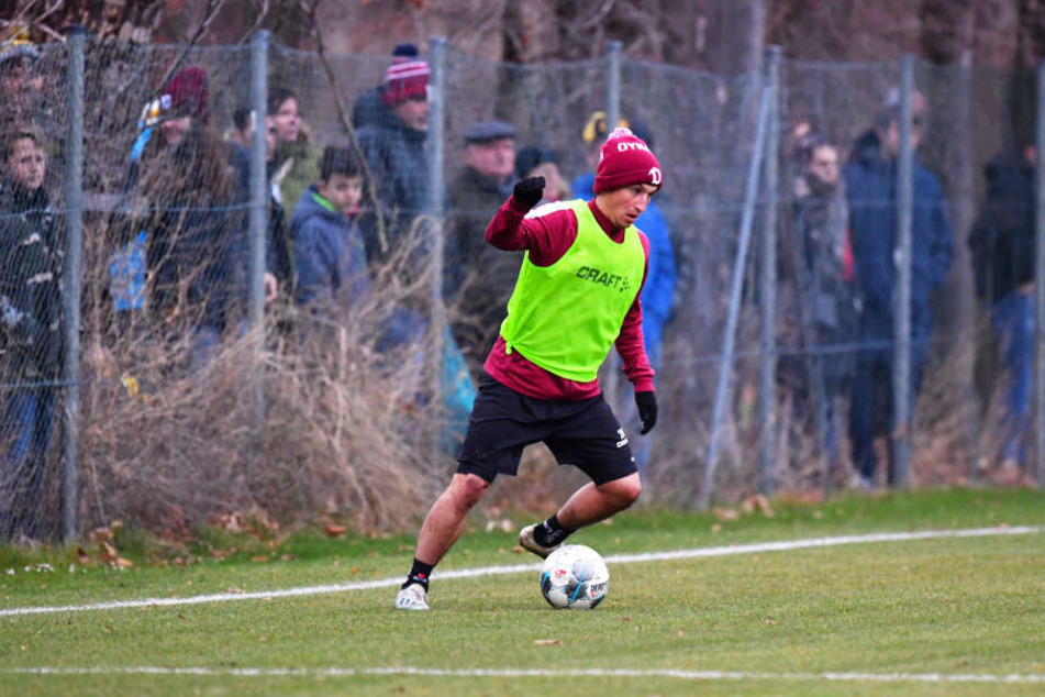 Baris Atik beim Trainingsspiel am Freitag. Bei einer kleinen Schauspieleinlage von ihm gab es von hinterm Zaun eine deftige Ansage.