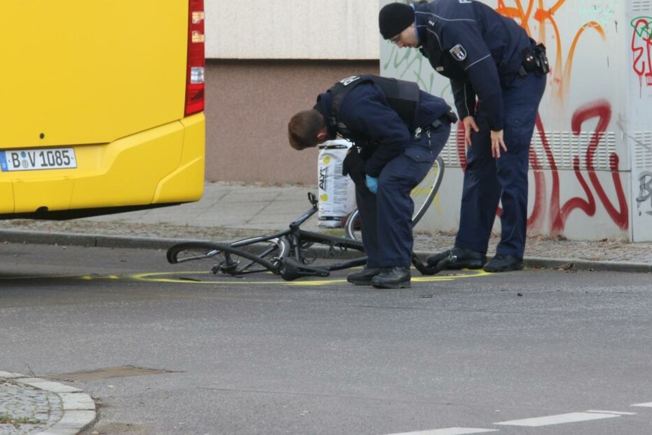 Am Sonntagmittag kam eine Frau bei einem Verkehrsunfall ums Leben.