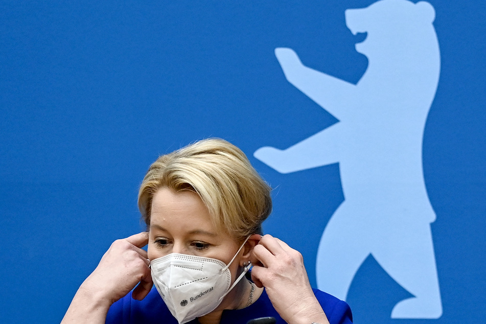 Berlins Regierende Bürgermeisterin Franziska Giffey (SPD, 44) ist zuversichtlich, dass die Maskenpflicht bald entfallen könnte.