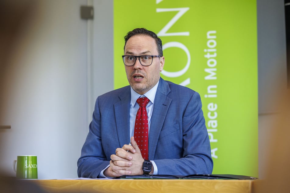 Minister Dirk Panter (51, SPD)