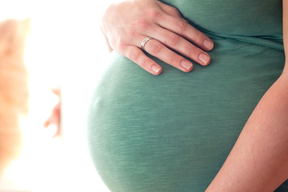 Dass ein Zusammenhang zwischen Schwangerschaft und Oralsex besteht, sind sich die Experten sicher.