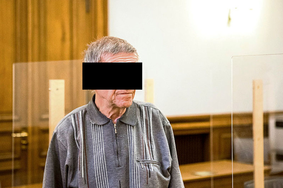 Er soll laut Anklage die Tragödie ausgelöst haben, weil er seinen Stiefsohn loswerden wollte: Detlev B. (71) steht wegen Mordes vor Gericht.
