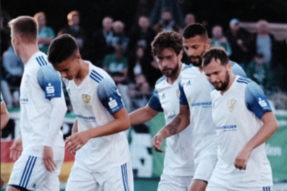 Daniel Becker (r.) traf zum Ausgleich für den FSV Luckenwalde.