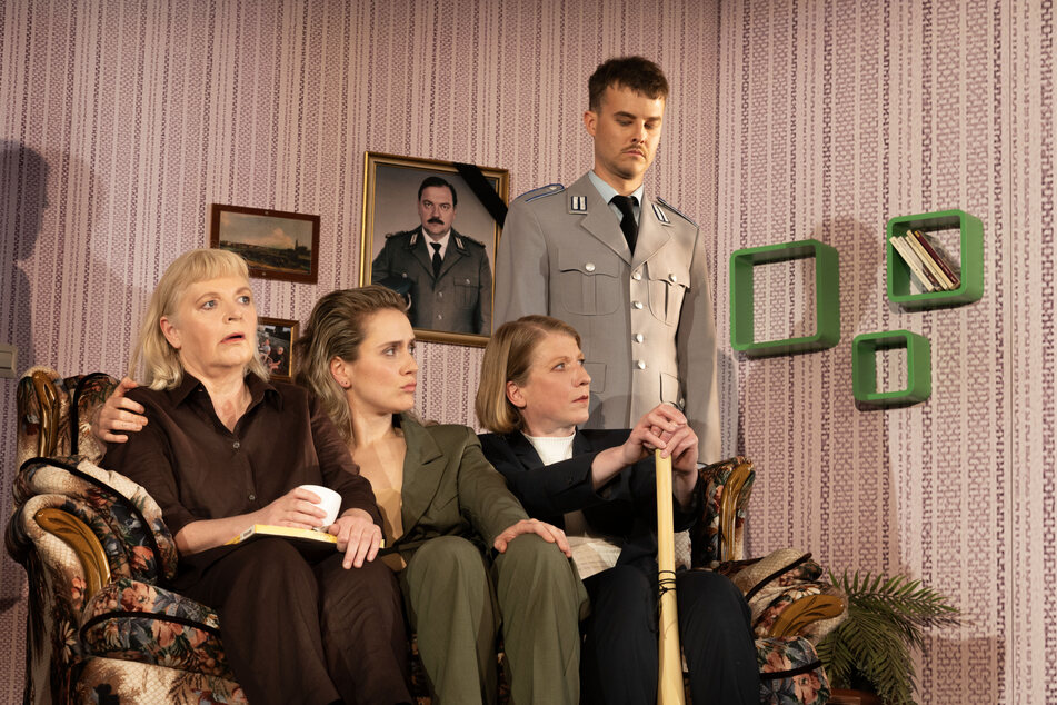 "Krieg und Frieden" am Theater Magdeburg beginnt mit einer Geburtstagsfeier in 2025...