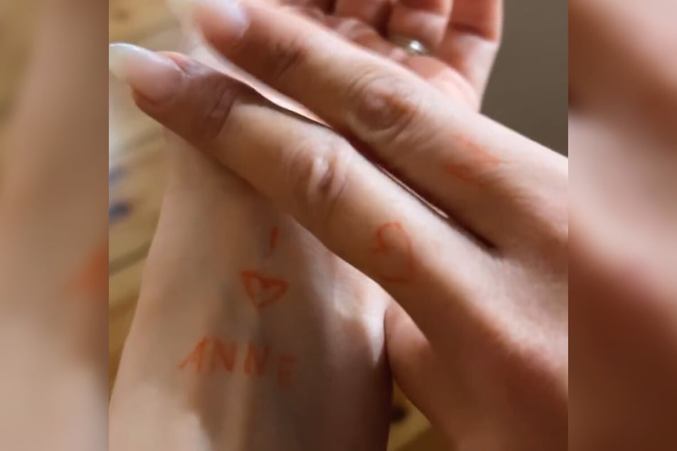 So sollten selbstgemachte Tattoos von Nina Ensmann und Anne Menden aussehen.
