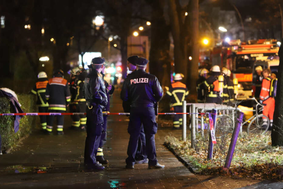 Die Polizei sperrte das Gebiet rund um das Wohnhaus ab.