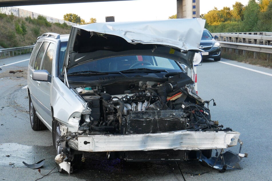 Ein 52-Jähriger verlor am Samstag auf der A1 die Kontrolle über seinen Volvo, nachdem er von einem BMW-Fahrer bedrängt worden war.