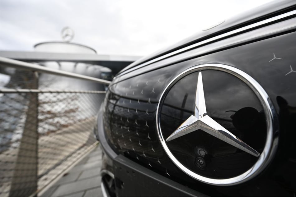 793 Razzien: Über 1,5 Millionen Mercedes-Fälschungen beschlagnahmt