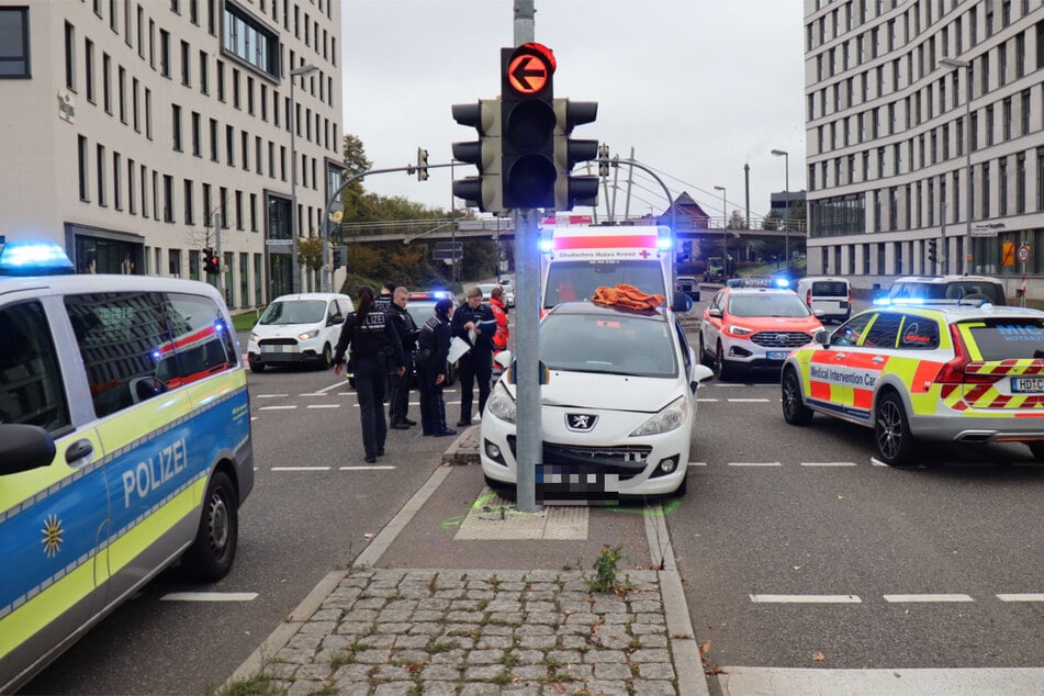 Zahlreiche Rettungskräfte waren nach dem Unfall in die Speyerer Straße ausgerückt.