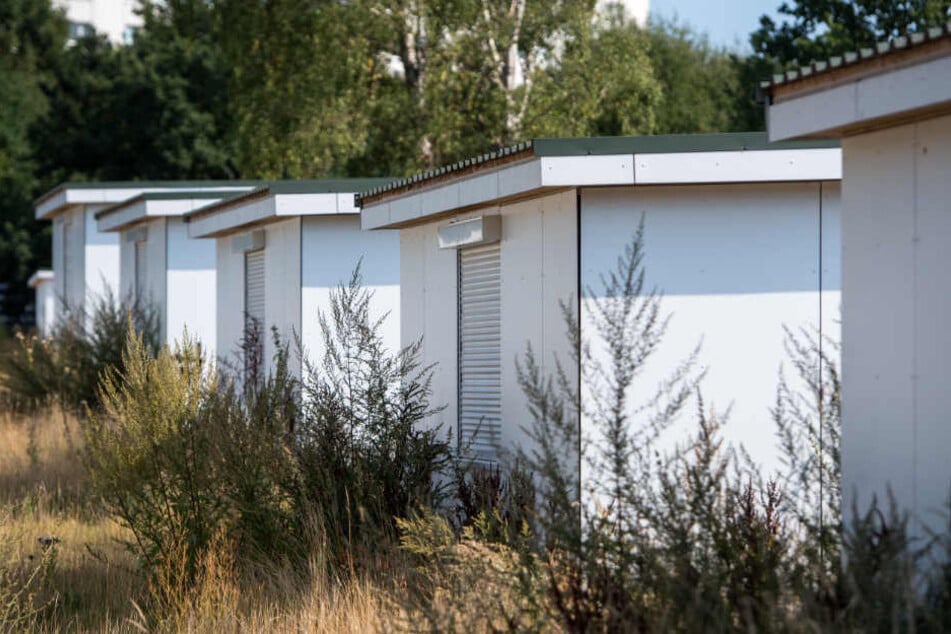 Im Stadtteil Jenfeld stehen 50 ungenutzte Holzhäuser, die vor Kurzem als Flüchtlingsunterkunft genutzt wurden.