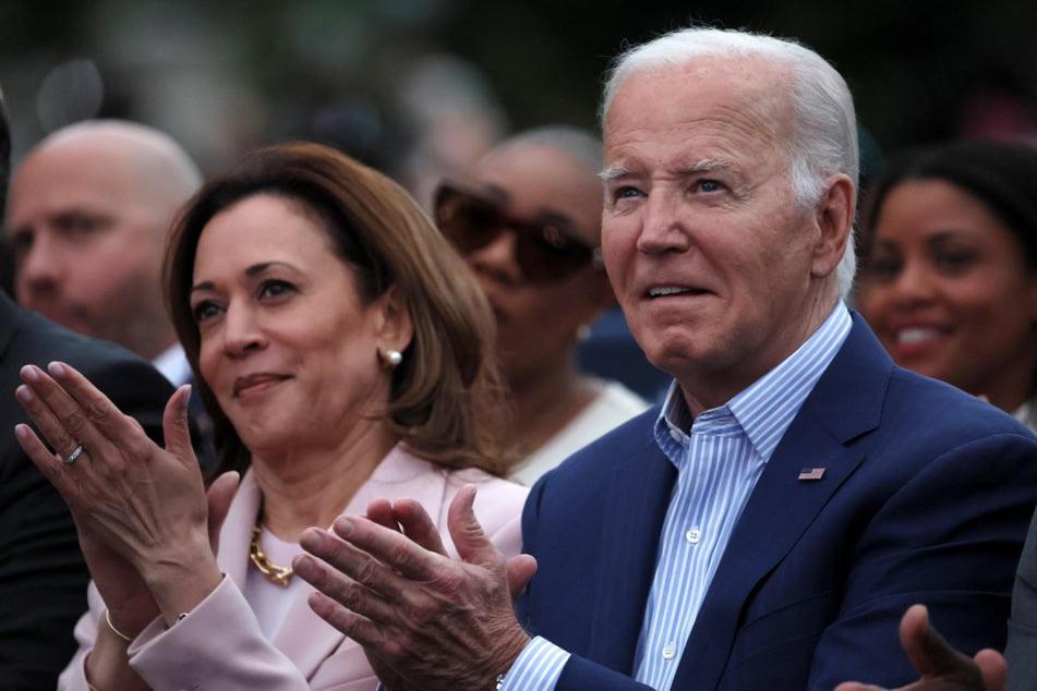 President Joe Biden (r.) and Vice President Kamala Harris applaud during their Juneteenth concert at the White House.