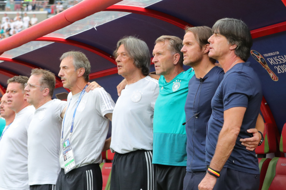 Bundestrainer Joachim Löw (r.) und sein Trainer-Stab bei der WM 2018 in Russland.
