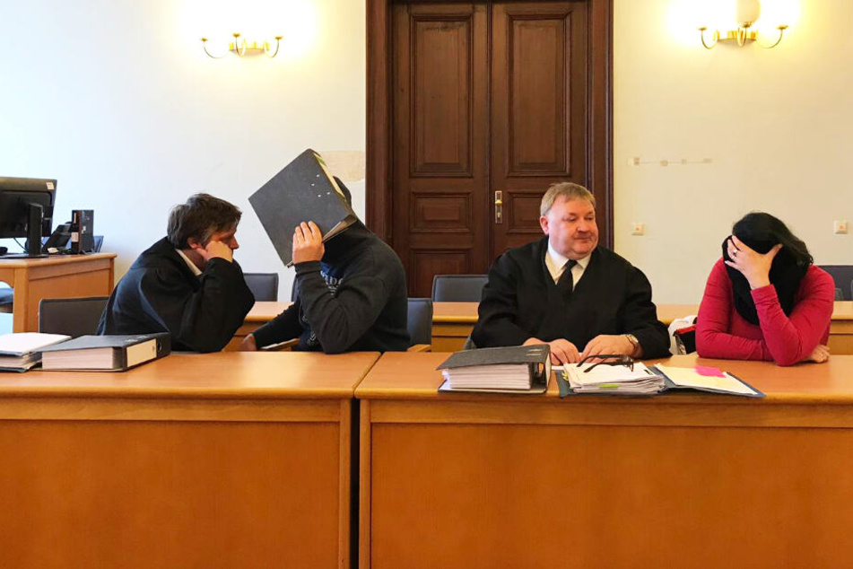 Das Paar soll den Jungen immer wieder zu sexuellen Handlungen genötigt haben.