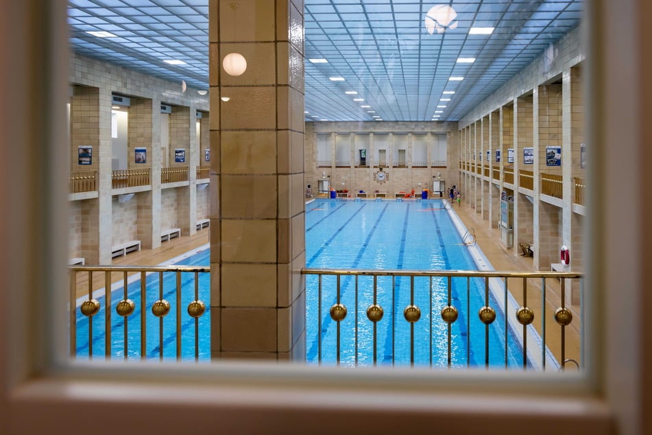 Chemnitz: Während nebenan die Chemnitzer schwimmen: Stadtbad wird zum Tagungsort