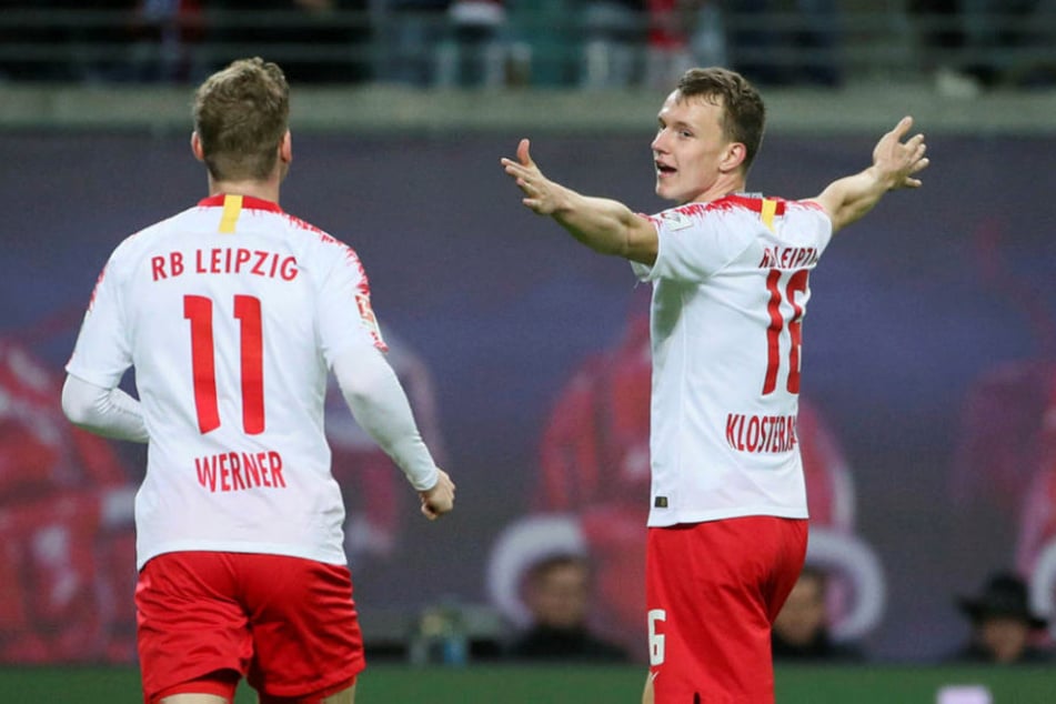 Rechtsverteidiger Lukas Klostermann (r., neben Timo Werner) erzielte das 2:0 für die Bullen.