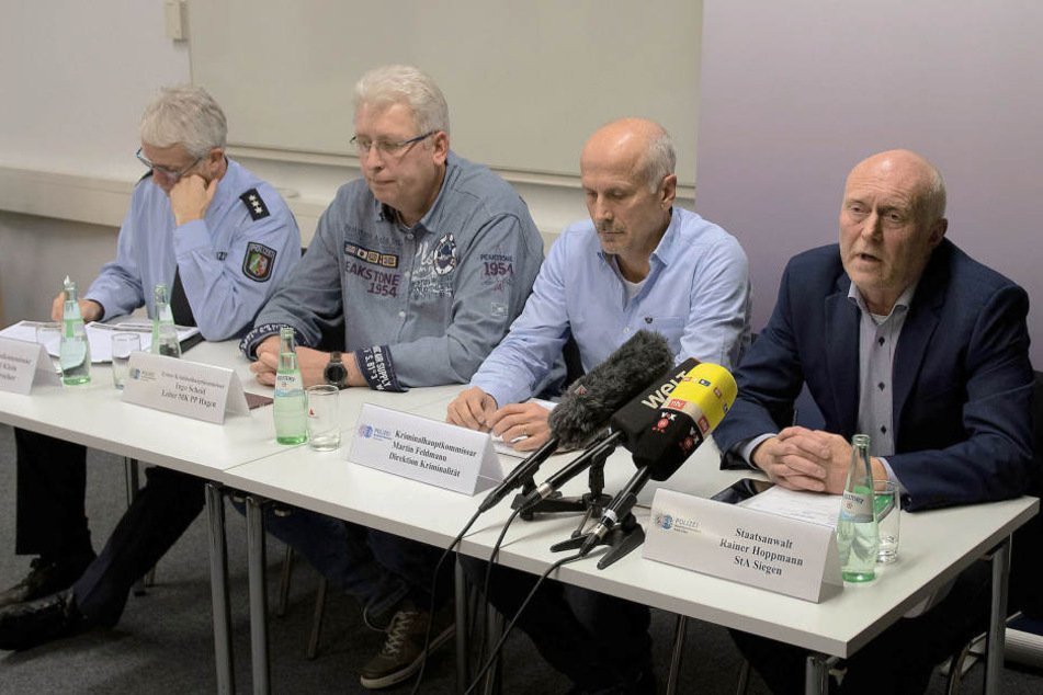 Polizei und Staatsanwaltschaft gaben am Donnerstagabend (1. November) die bisherigen Erkenntnisse zum gewaltsamen Tod eines 16-Jährigen in Wenden bekannt.