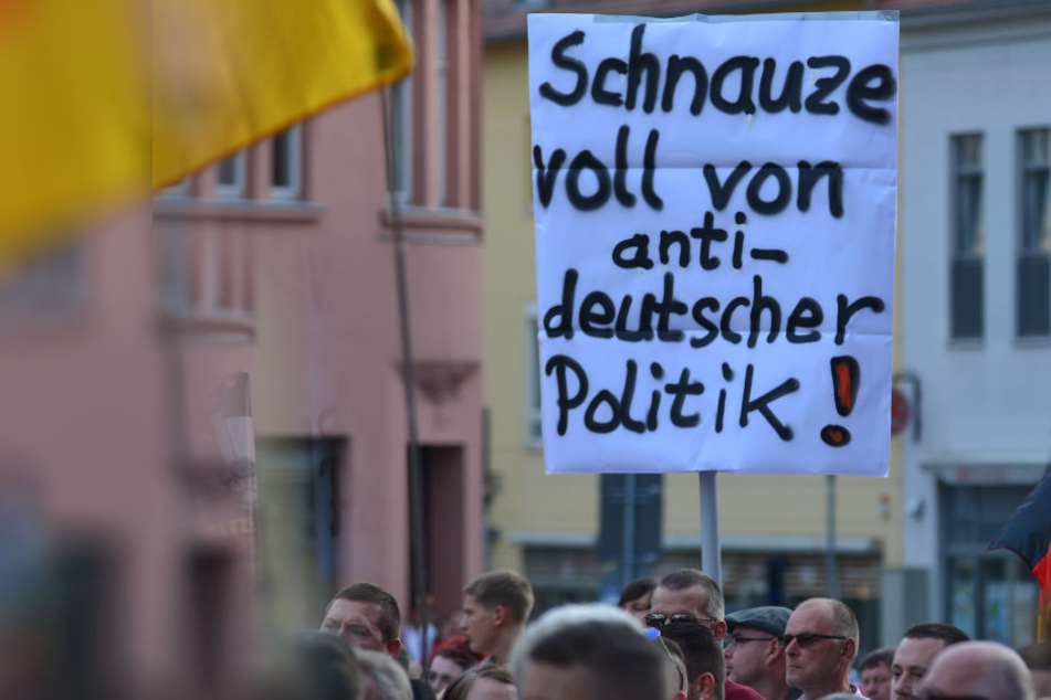 Demonstrationen in Köthen: Polizei verhindert Übergriffe, AfD sendet Grüße