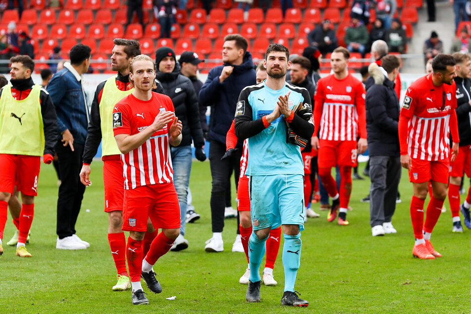 Gegen Verl überzeugten Elfer-Killer Johannes Brinkies (29, M.) und seine Mitspieler.