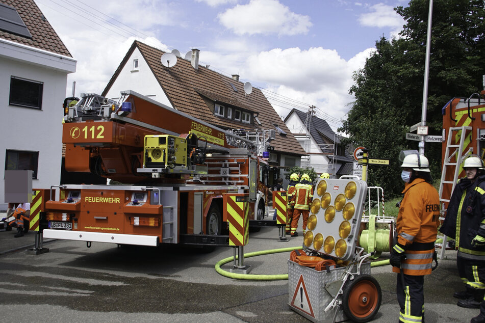 Die Feuerwehrleute sind in Steinheim an der Murr im Einsatz.