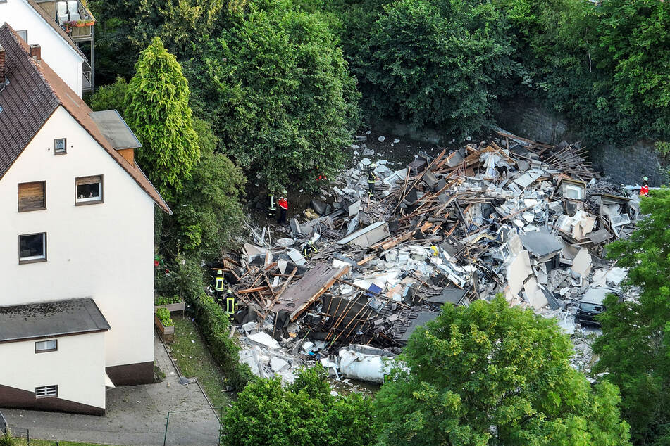 Dieses Drohnenfoto vom Unglücksort in Hemer zeigt das Ausmaß der Zerstörung nach der Explosion.