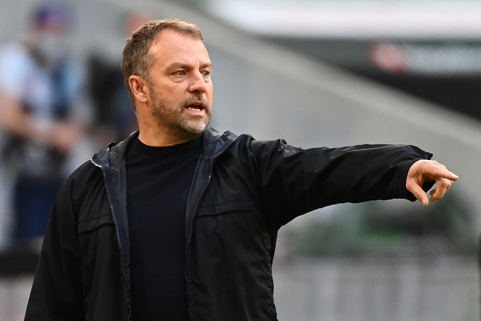 Wird Trainer Hansi Flick (56) den FC Bayern München nach der laufenden Spielzeit verlassen oder bleibt der Übungsleiter?