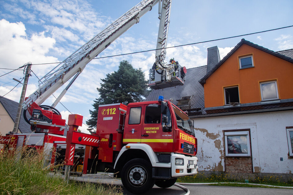 Ein Ausbreiten des Brandes auf den Dachstuhl konnte verhindert werden.