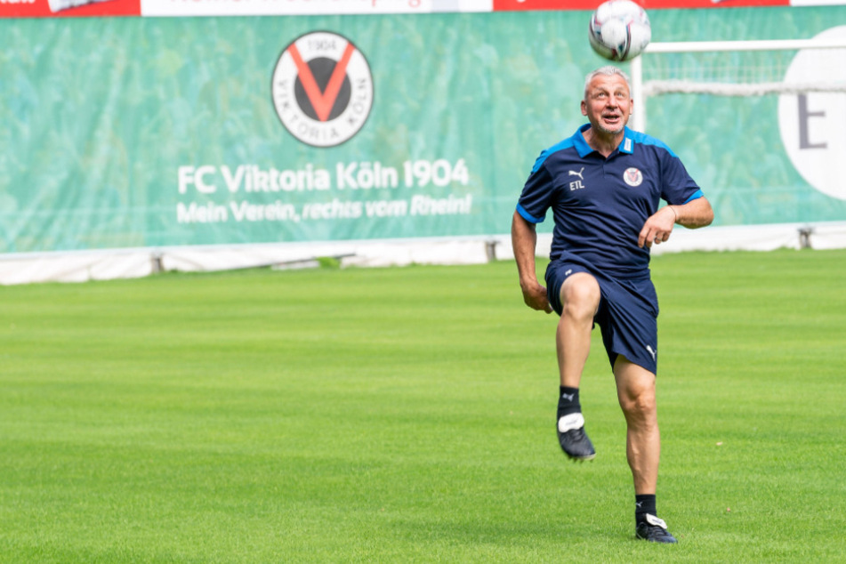 Pavel Dotchev im August 2020 als Trainer von Viktoria Köln - den Spaß und das Können im Umgang mit Ball hat der Bulgare immer noch.