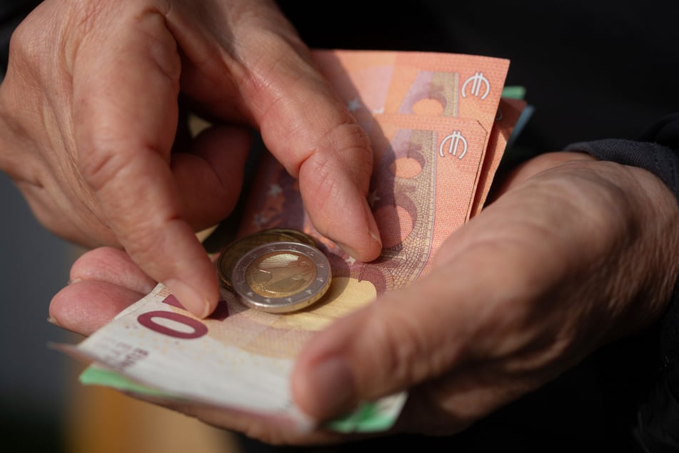 Wie viel Einkommen brauchen die Deutschen im Alter? Ein neues Gutachten zeigt, wie hoch Rentengelder sein sollten.