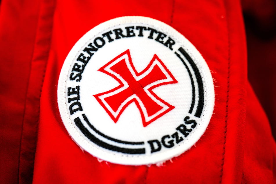 Die Seenotretter begleiteten den Traditionssegler sicher in den Hafen.