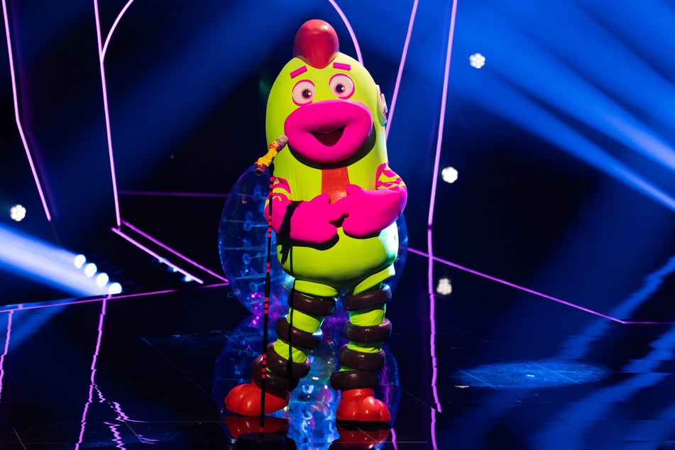 Das singende Hunde-Kauspielzeug "Quietsch" musste in der dritten Folge von "Masked Singer" gehen.