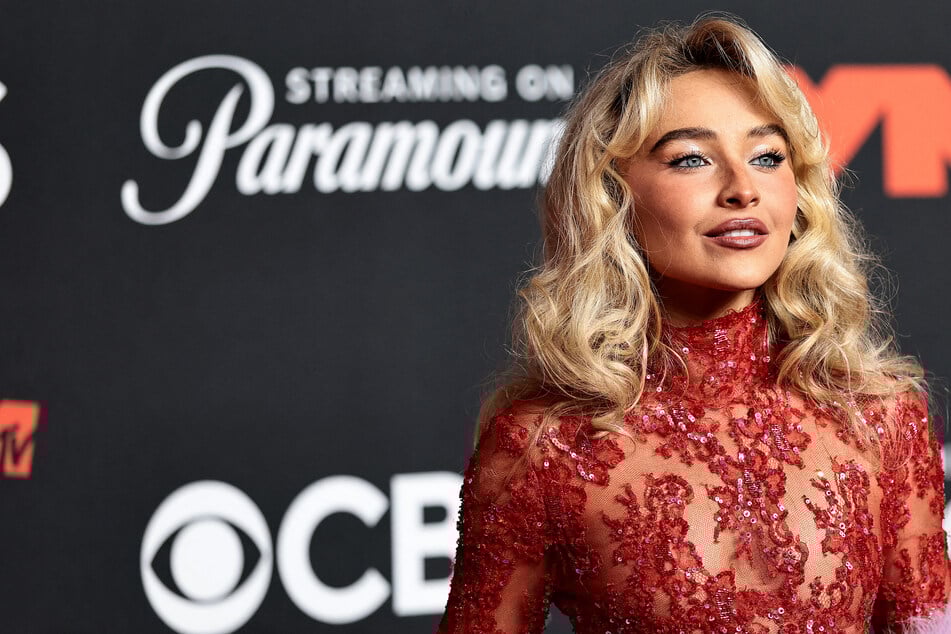 Sabrina Carpenter to make SNL hosting debut with double-duty gig!