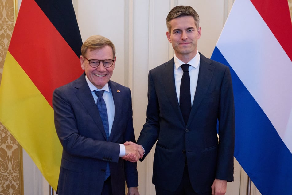 Außenminister Johann Wadephul (63, CDU) hat sich bei einem Treffen mit seinem niederländischen Kollegen Tom Berendsen (43) in Den Haag negativ über Folge-Treffen mit Russland geäußert.