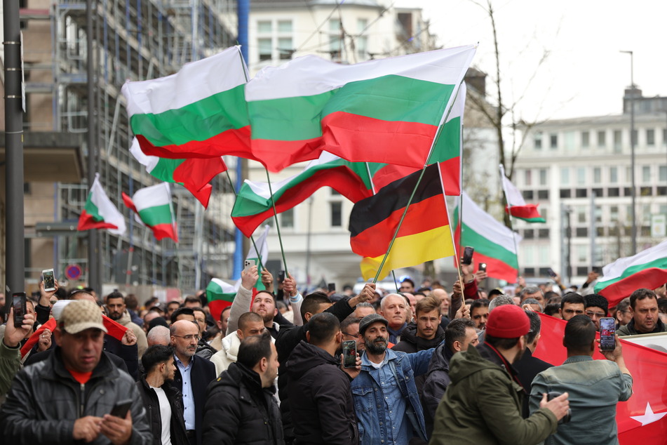 Todes-Feuer von Solingen: Mehr als 1000 Teilnehmer beim Trauermarsch