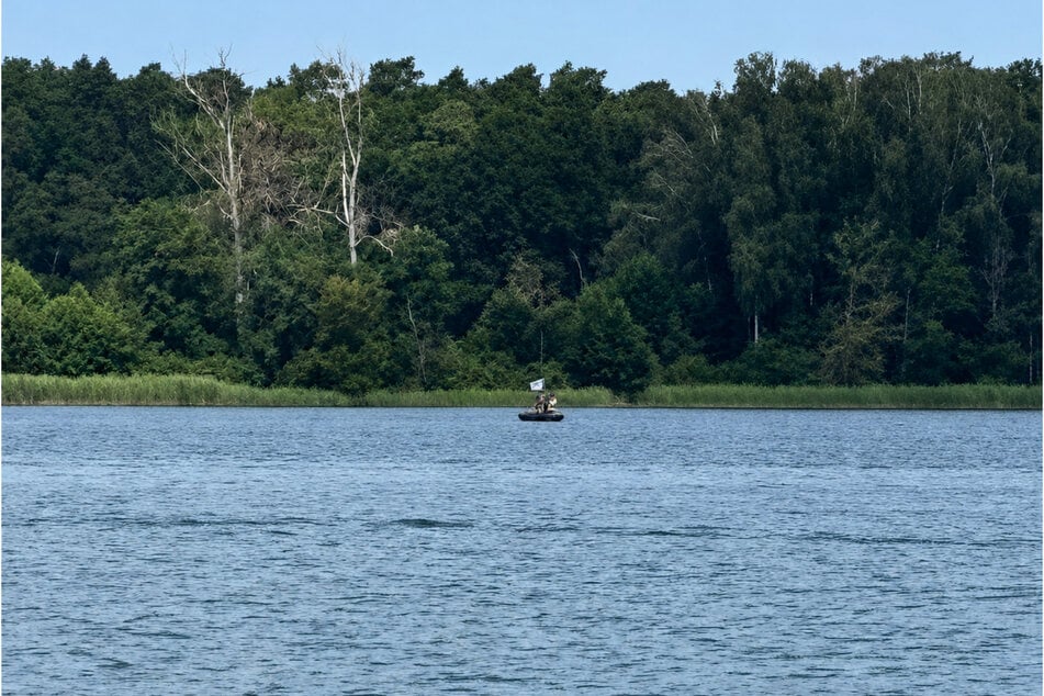 Auch am Donnerstag ist die Polizei auf dem Werbellinsee im Einsatz.