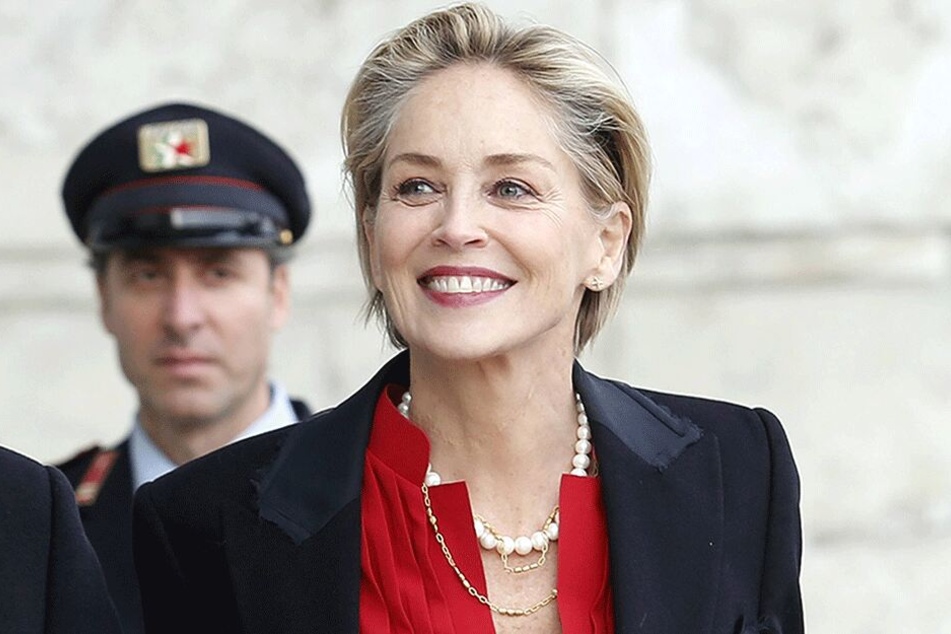 Strahlendes Lachen, Top-Figur - die 60 Jahre sieht man Star Sharon Stone nicht an.
