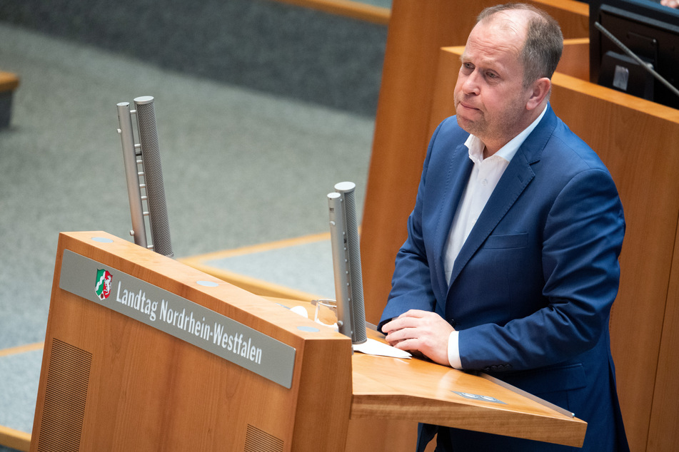 NRW-Vizeministerpräsident Joachim Stamp (FDP) kritisiert die Vorgänge der Masken-Deals bei CDU und CSU.