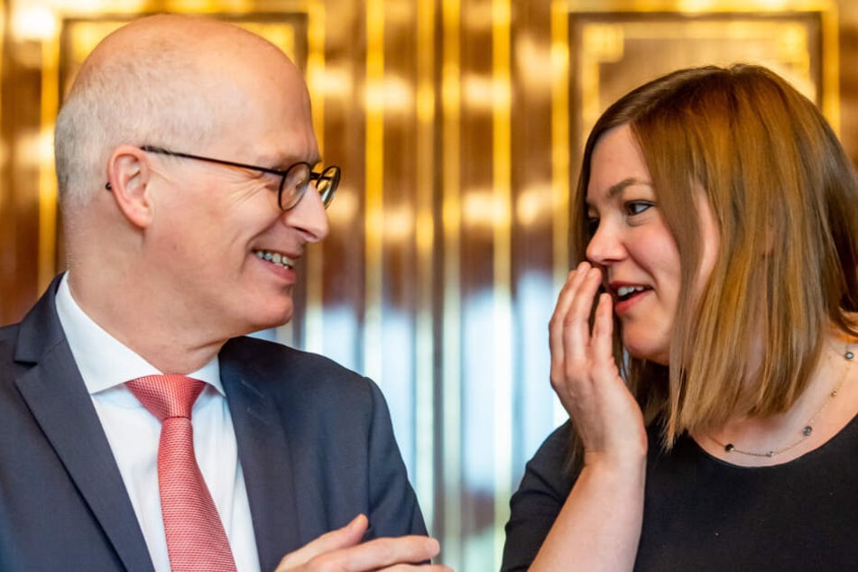 Peter Tschentscher (links) und Katharine Fegebank regieren derzeit zusammen, kämpfen nun aber ums Bürgermeisteramt. (Archivbild)