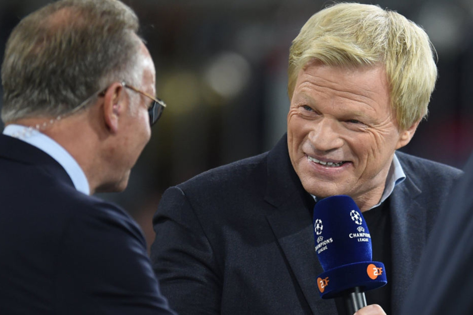 Oliver Kahn (r.) zieht gegen einen Hersteller von Torwarthandschuhen vor Gericht. (Archivbild)