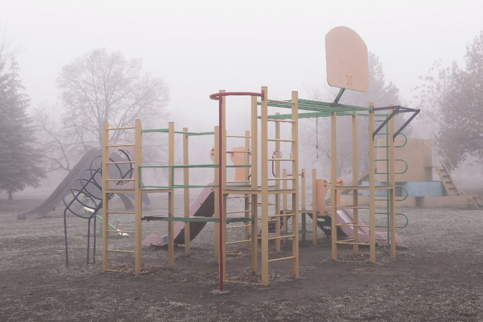 Mädchen (†3) stirbt auf Spielplatz, weil Kindergärtnerin abgelenkt war
