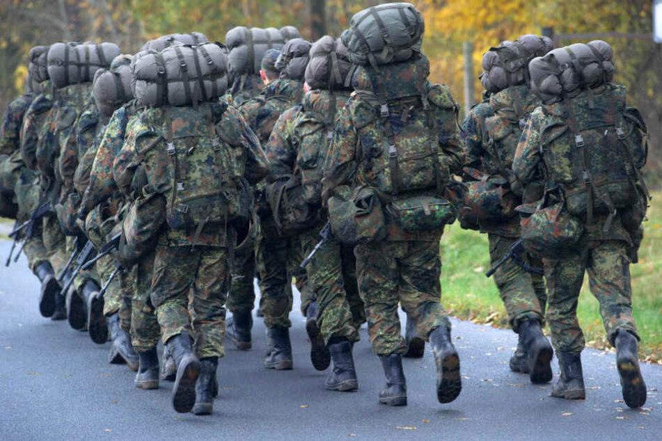 Im Juli war ein Soldat nach einer Übung im Gelände gestorben. (Symbolbild)