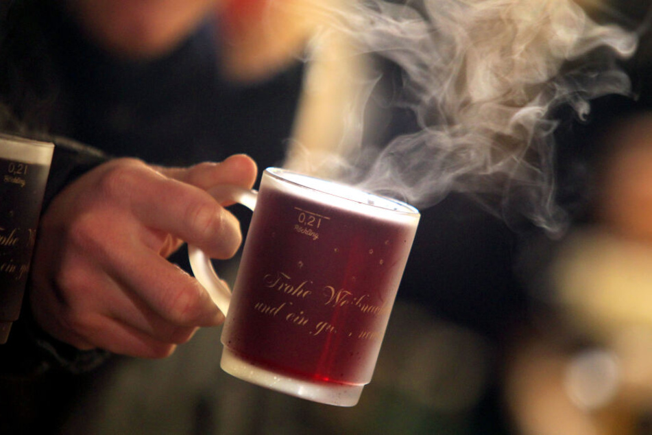 In Bayern gibt es eine breite Auswahl an Glühwein-Varianten auf Weihnachtsmärkten. (Symbolbild)