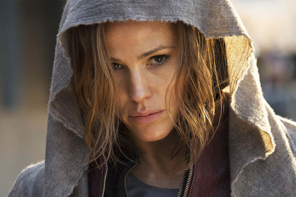 Riley North (Jennifer Garner) taucht unter und trainiert. Sie kehrt als Racheengel zurück.