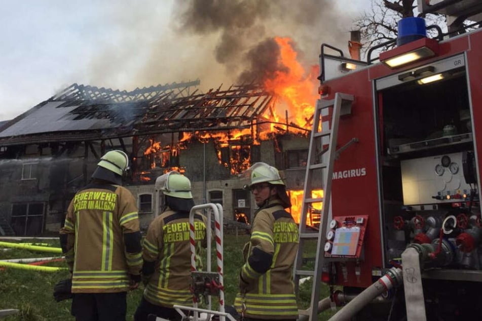 Die eingesetzte Feuerwehr hatte den Brand nach rund zwei Stunden unter Kontrolle.