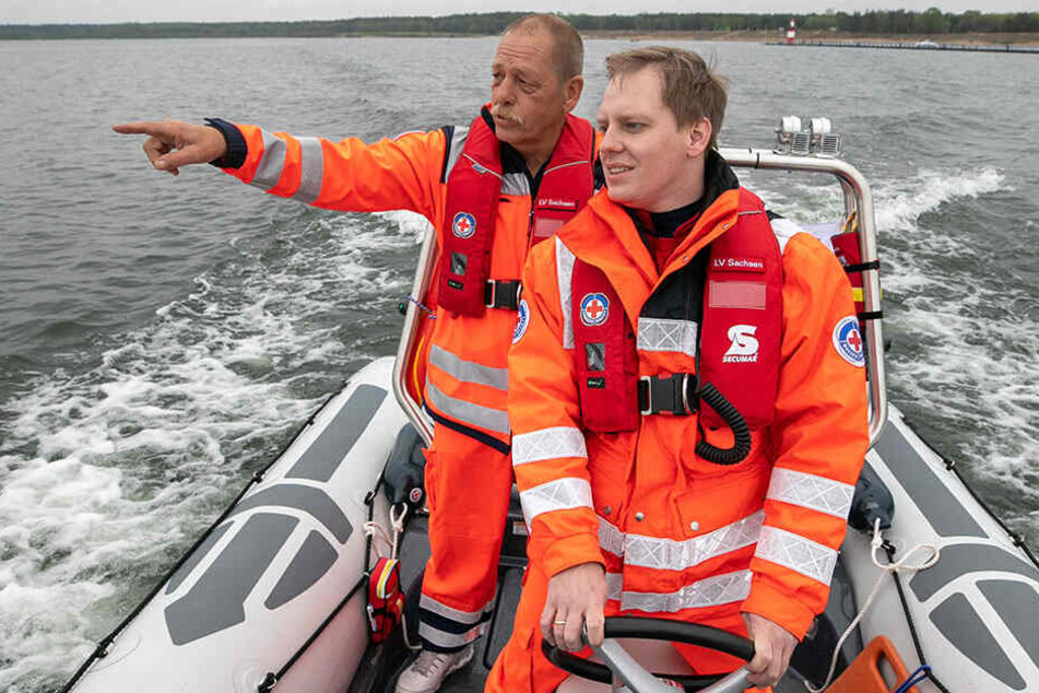Zum Tag der offenen Tür wurde gestern auch das DRK-Rettungsboot "Micha" auf dem Bärwalder See vorgeführt - dem mit 13 Quadratkilometern größten Badesee Sachsens.